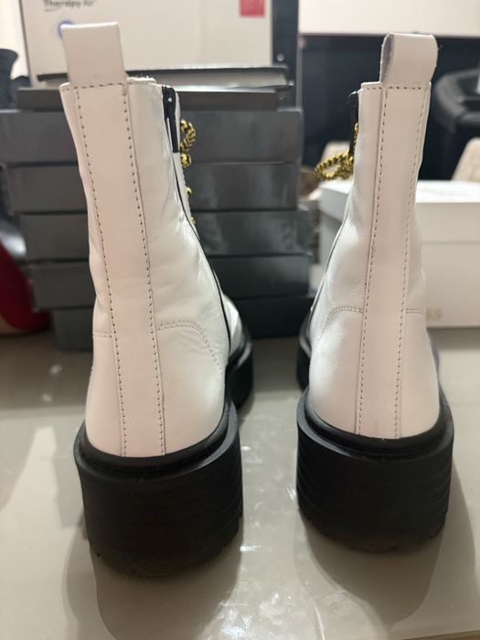 Боти от естествена кожа