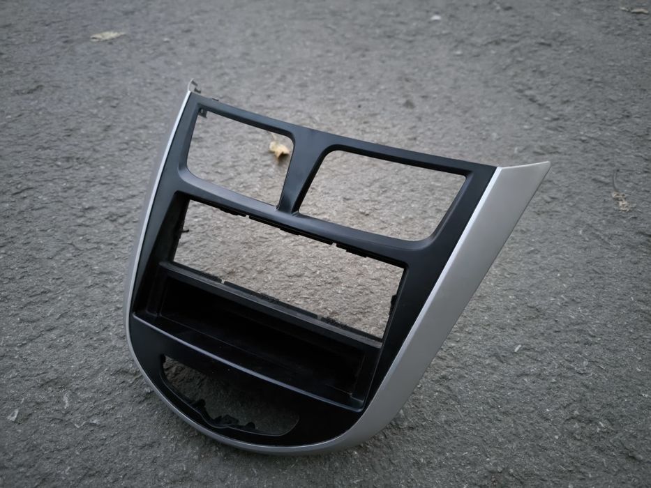 Рамка магнитолы Accent Solaris 2011 по 2016