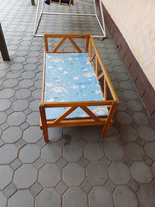 Кровать детская деревянная