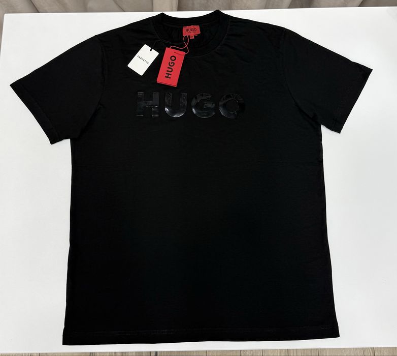 Tricou HUGO negru, logo frontal aplicat, mărimea XXL – nou cu etichetă