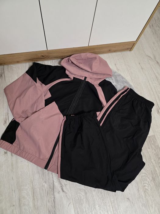 Дамски спортен комплект