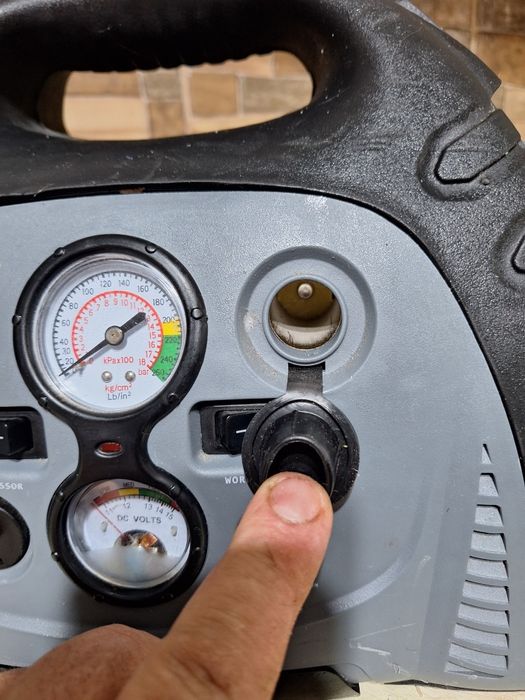 Robot pornire auto, compresor lanterna si invertor