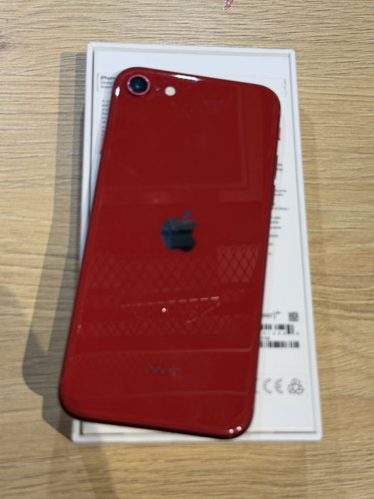 Продавам iphone SE 2022. 3 gen