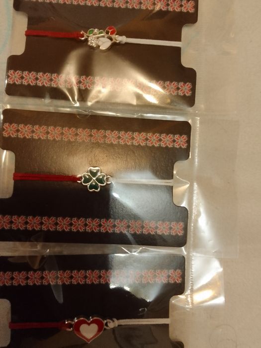 Мартеници на едро