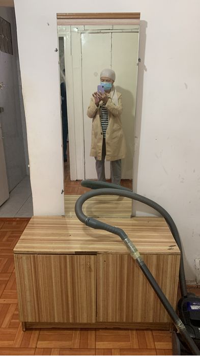 Зеркало с тумбой