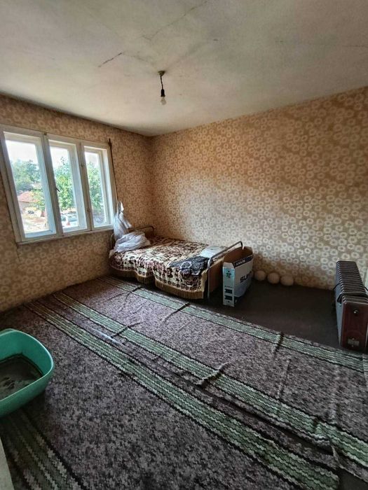 Продавам къща в Козар Белене в близост до Левски !