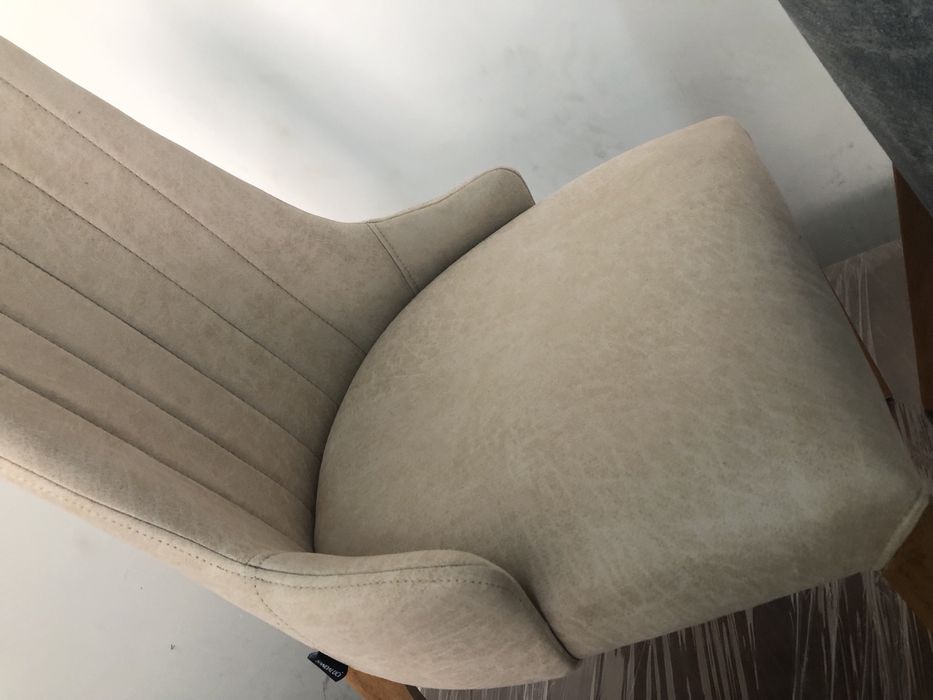 Стол и стульчик для гостиной