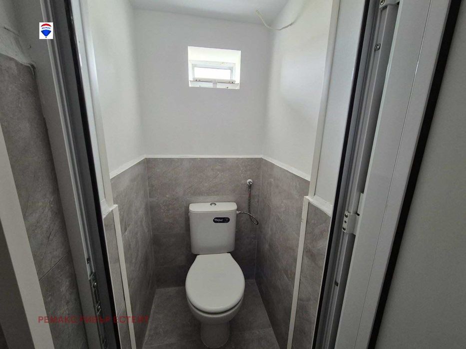 Дава се под наем Промишлена сграда в с. Смирненски, Област Русе - 365 кв.м за 1000 € - Снимка #8