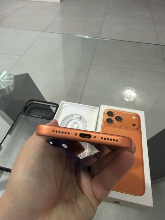 iPhone 17 Pro Max cosmic orange 256GB • ca NOU • 92 cicluri • garantie 2027 •