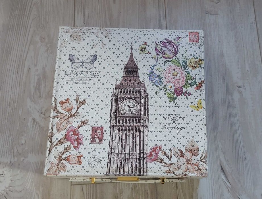 Кутия за бижута - НОВА