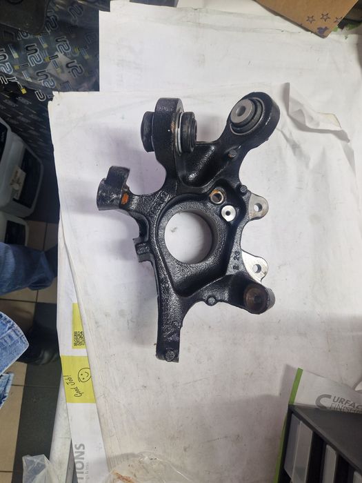 Нов оригинален заден десен  шенкел за BMW E90.E91.E92.E93