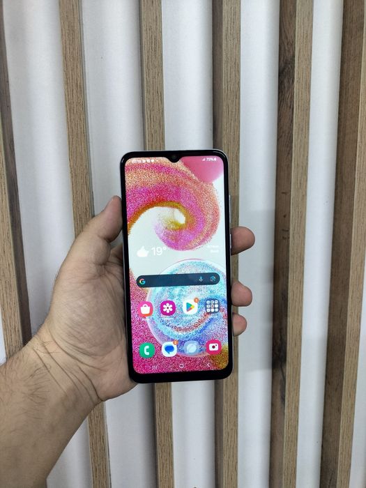 Продам Samsung a04e 64gb