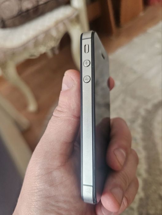 iPhone 4 в отличном состоянии.