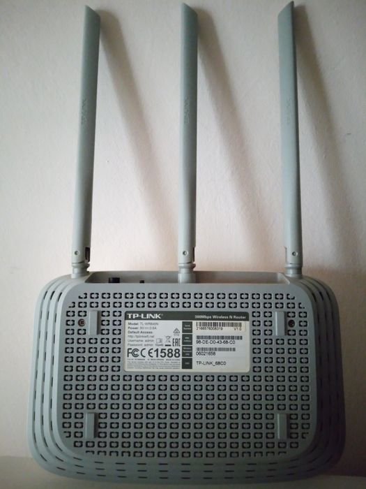Wi-Fi рутери / суич (Ethernet switch)