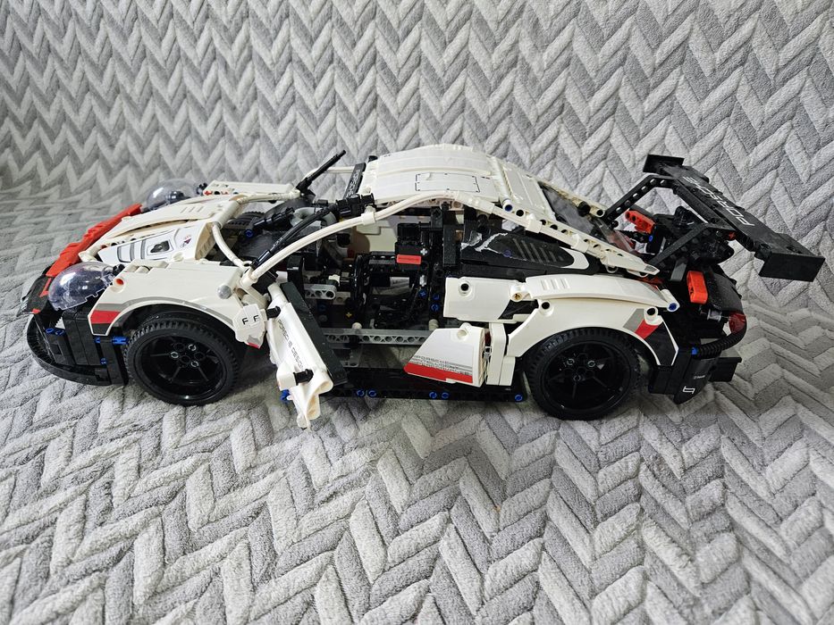 Конструктор Technic Porsche 911 RSR, деталей 1631 шт