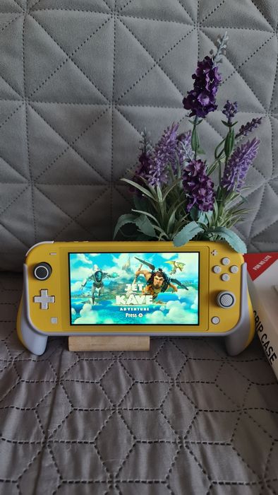 Nintendo switch lite с подаръци