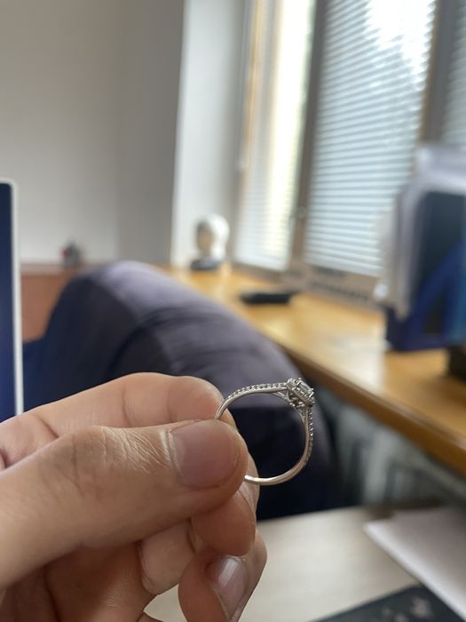 Бриллиантовое кольцо белое золото