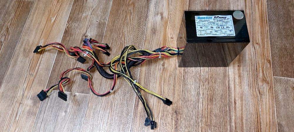 Блок питания HuntKey