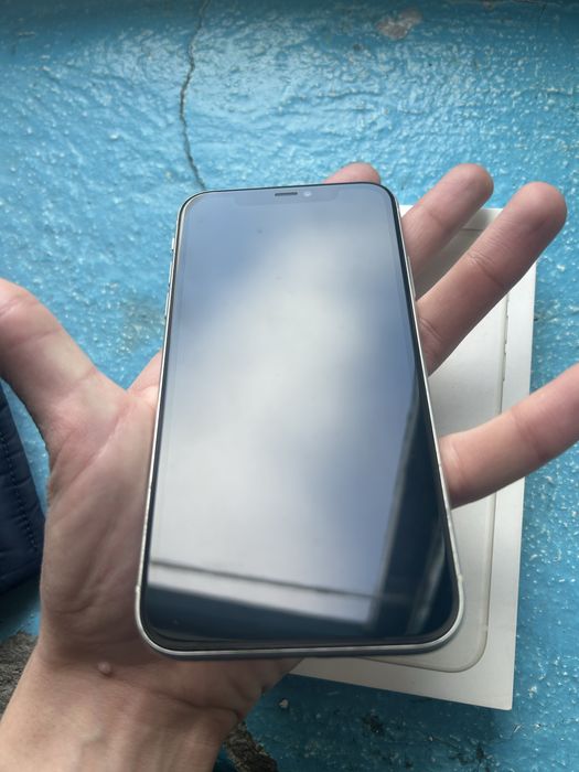 Продам айфон 11 128