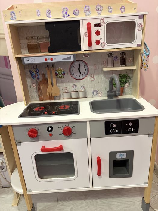 Децка дървена кухня