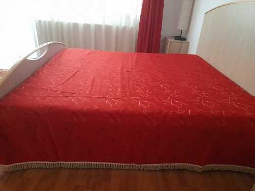 Set nou cuvertura  de pat  si  2 draperii