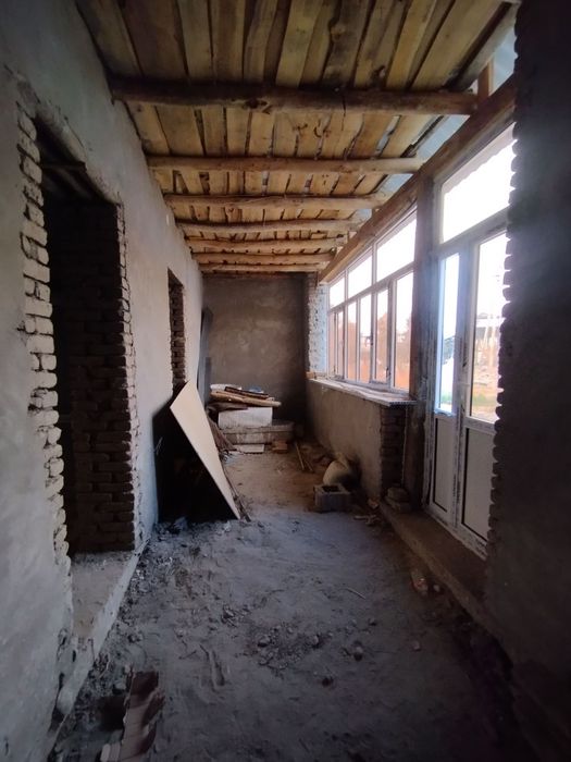 Xovli uy sotiladi yolni boyida