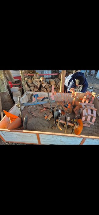 Vând motocultor cu accesorii