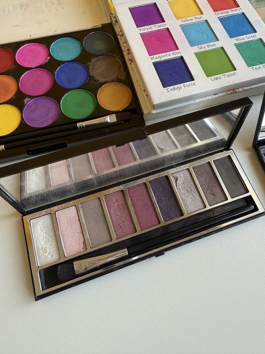 Тени для макияжа