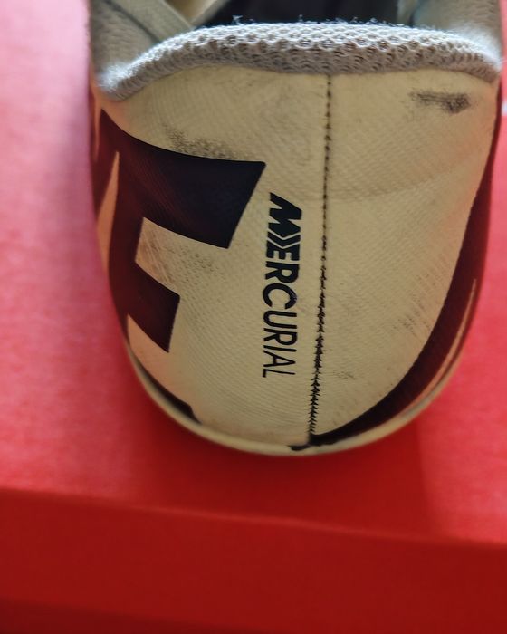 Футболни бутони Nike
