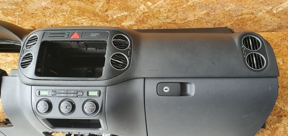 Kit planșă bord Golf 5 Plus / Tiguan cu airbag și centuri 1K0880201CB