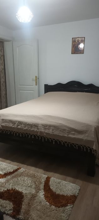 Inchiriez apartament la casa