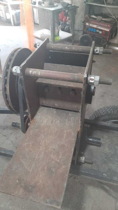 tocator crengi / vegetatie pretabil tractoras mic