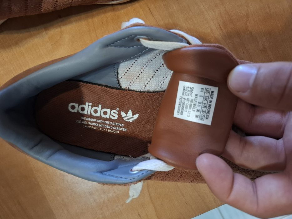 Vând adidași marca Adidas și trening de la CK