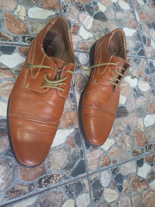 Pantofi din piele marca Vapiano nr 44 stare perfecta