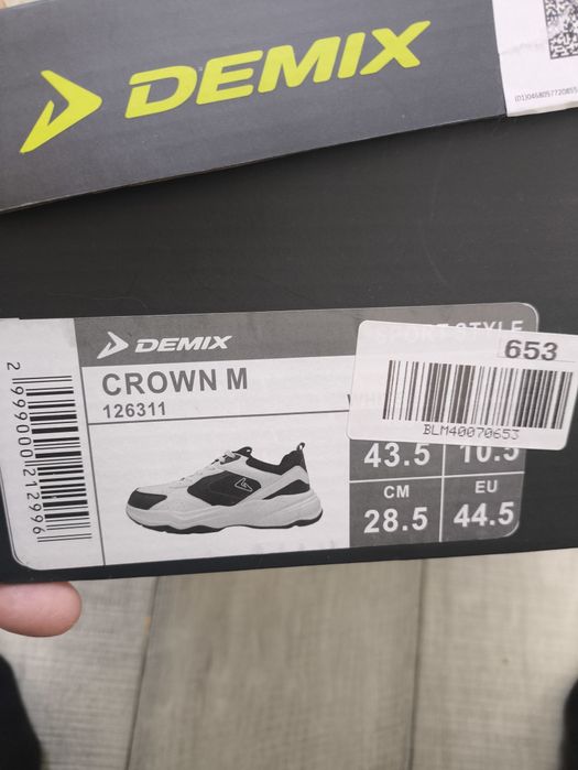 Кроссовки demix новые