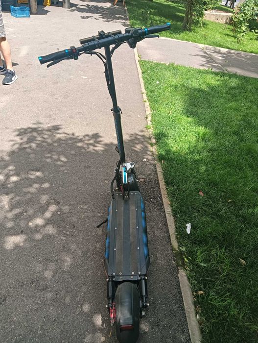 Vând trotinetă Speedxman 10 an fabricație 2023 impecabila
