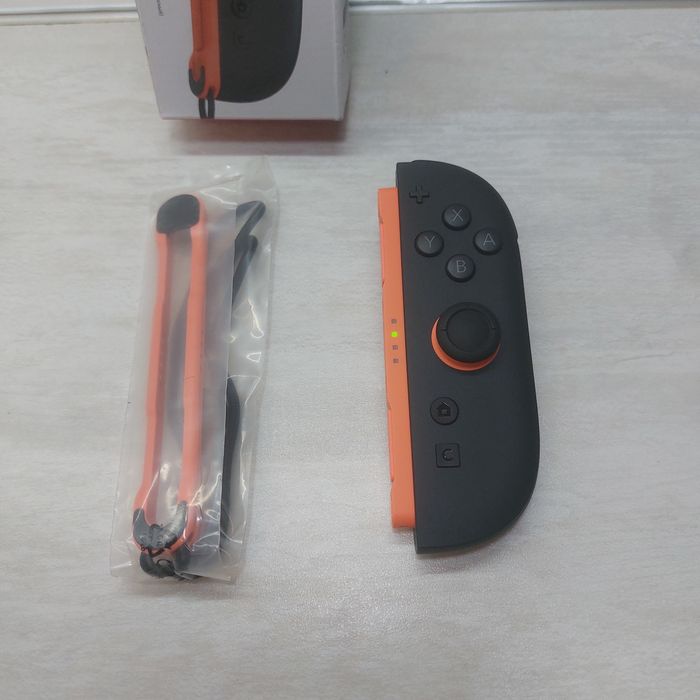 Оригинален Десен Контролер Joy-Con 2 за Nintendo Switch 2 (Light Red) • Пълен комплект с кутия