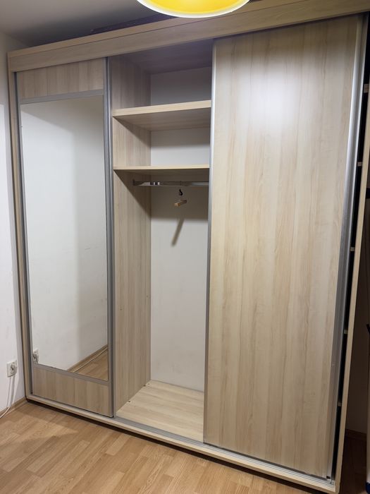 Dulap 211 lungime, 58.5 adancime, 237 inaltime