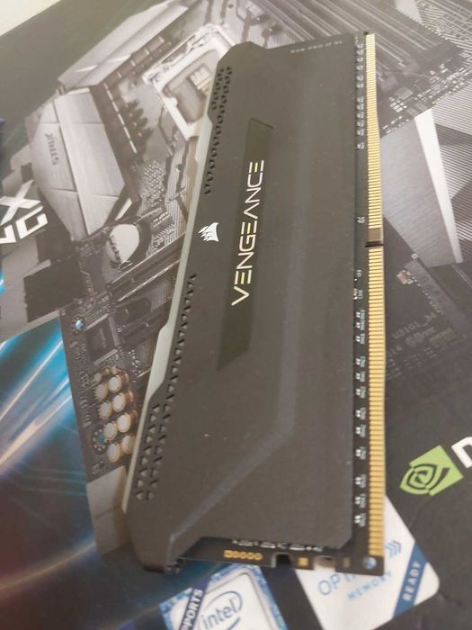16GB DDR4 3600Mhz CL18 - Corsair Vengeance RGB Pro SL