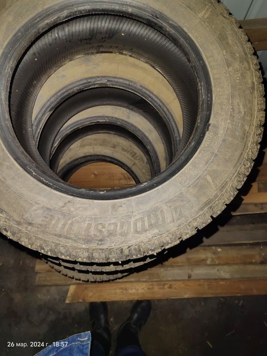 Продаются шины шипованные