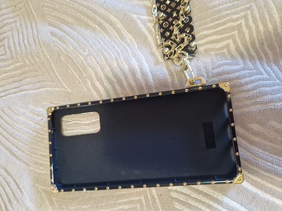 Продаётся чехол на телефон galaxy s20 FE