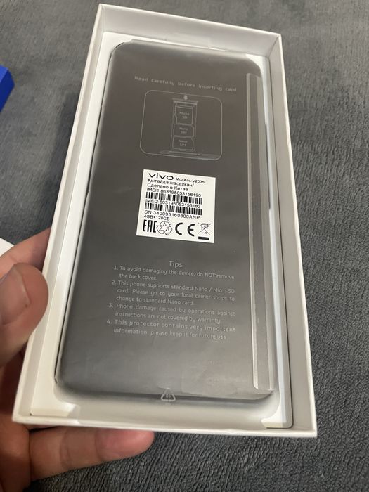 Продам телефон с каробкой