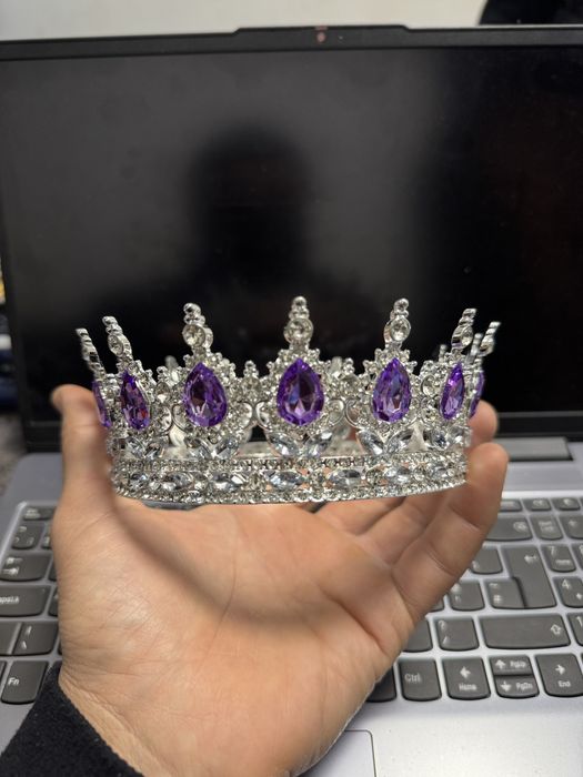 Tort bezaklari uchun tilla va kumush tojlar