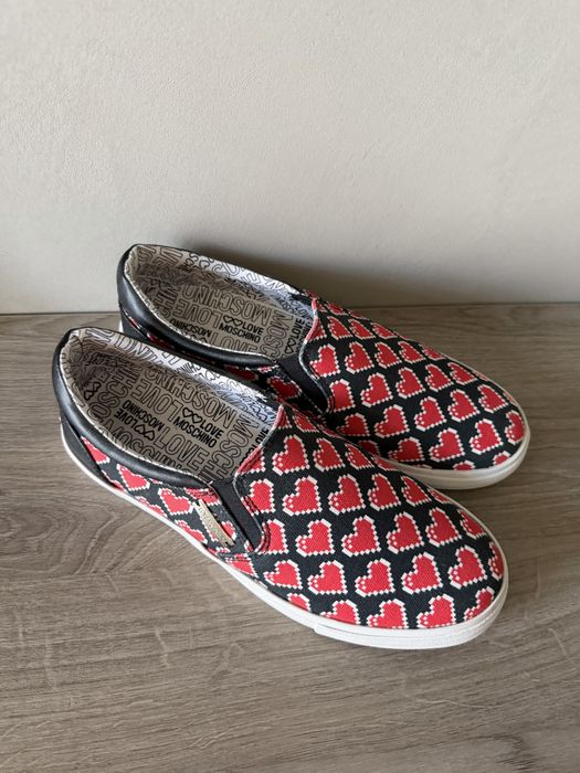 Продам слипоны Love Moschino