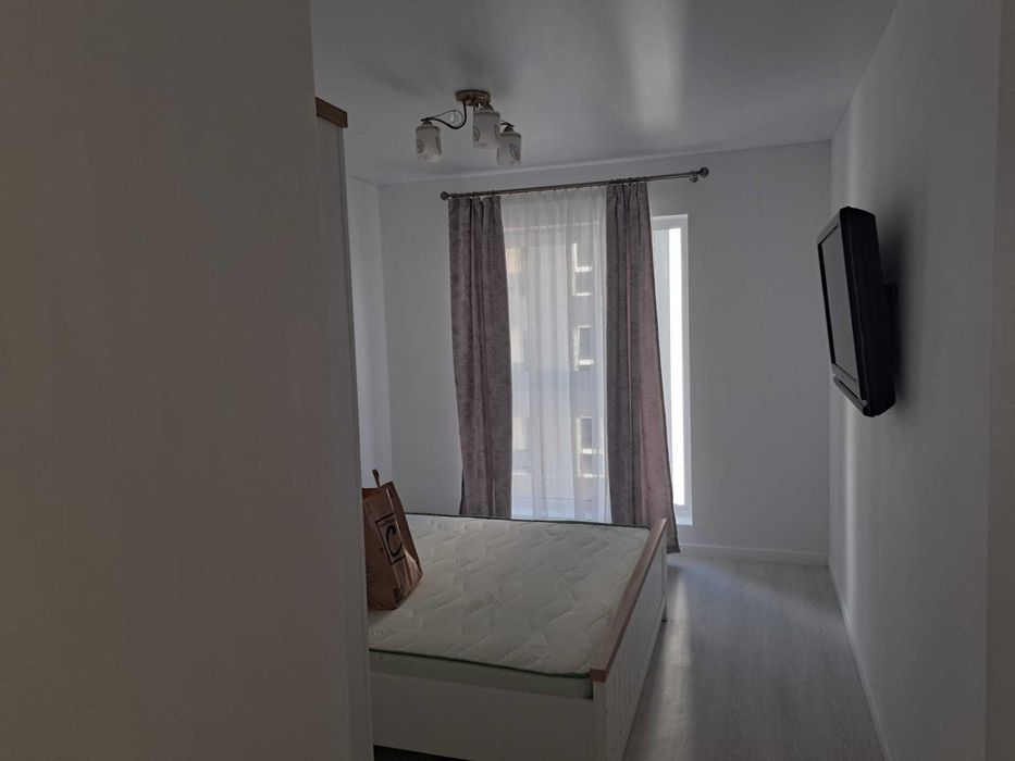 Inchiriez apartament cu 2 camere + parcare subsol