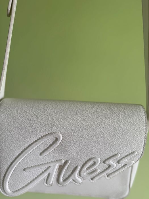 Дамска чанта guess