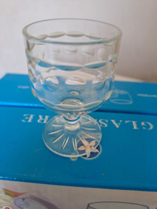 Чайники, ложки, стопки