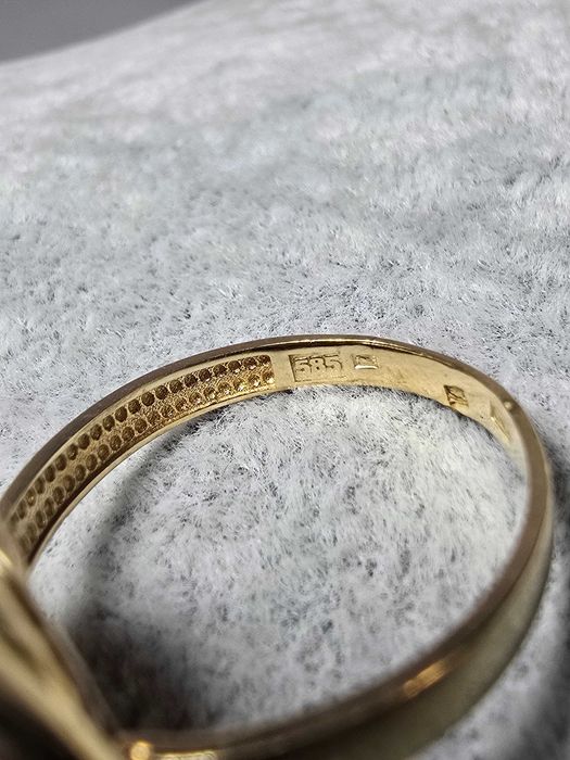 Inel Damă Floare din Aur 14K – Design Elegant și Rafinat