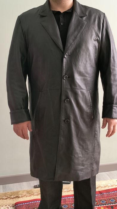 Кожаный черный плащ