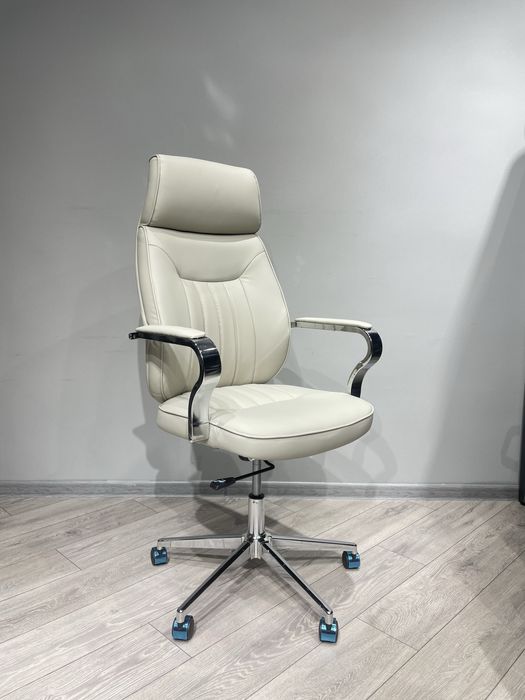 Офисное кресло для руководителей модель Luana